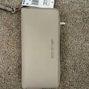 Michael Kors Jet Set Travel Continental Leather Long Wallet Wristlet
